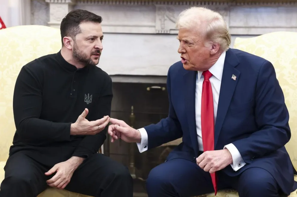 El presidente estadounidense, Donald Trump, discute con el presidente ucraniano Volodymyr Zelensky, durante una reunión este viernes, en la Casa Blanca en Washington. Foto: EFE