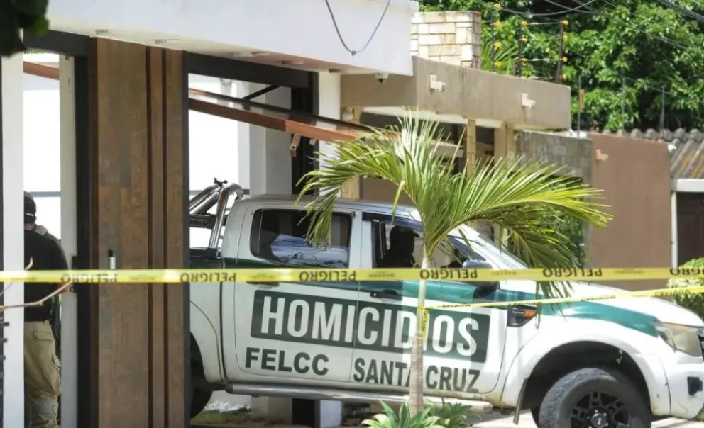 Una de las patrullas de la Policía en el domicilio del capitán José Carlos Aldunate. Foto: APG