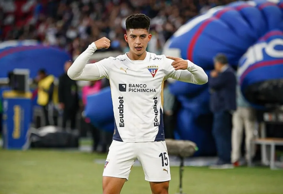 Gabriel Villamil festeja el cuarto gol de la Liga de Quito frente al Orense. Foto: LDUQ