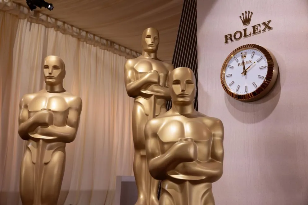 Estatuas de los Oscar en la alfombra roja durante los preparativos de la 97a ceremonia anual de los Premios de la Academia en el Dolby Theatre de Ovation Hollywood en Los Ángeles. Foto: EFE