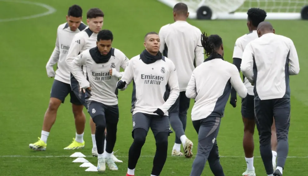 El plantel del Real Madrid durante un entrenamiento. Foto: EFE.