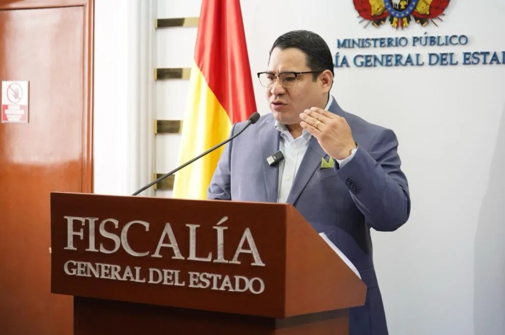 El fiscal general del Estado, Roger Mariaca, brinda un informe con el balance de casos atendidos en carnaval. Foto: FGE