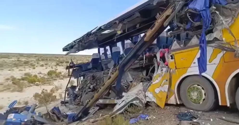 Uno de los buses afectados luego de la colisión registrada el pasado 1 de marzo en Uyuni. Foto: ABI