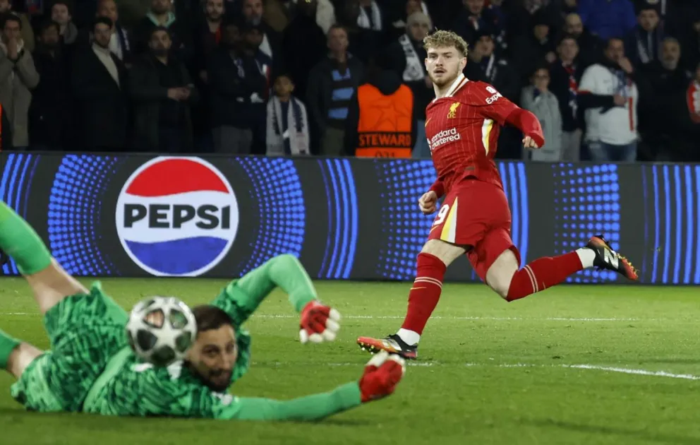 Elliot (der.), del Liverpool, anota el único tanto frente al PSG. Foto: EFE.