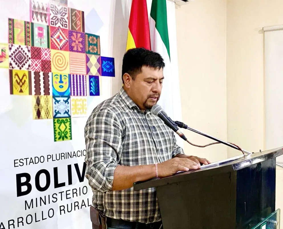 El ministro de Desarrollo Rural y Tierras, Yamil Flores Lazo, garantizó en Santa Cruz, la provisión de diésel para la cosecha. Foto: Desarrollo Rural y Tierras.