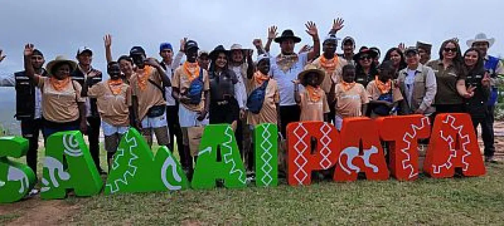 Los niños y jóvenes  de Nansana Kids en Samaipate el jueves. Foto: MDP y EP.