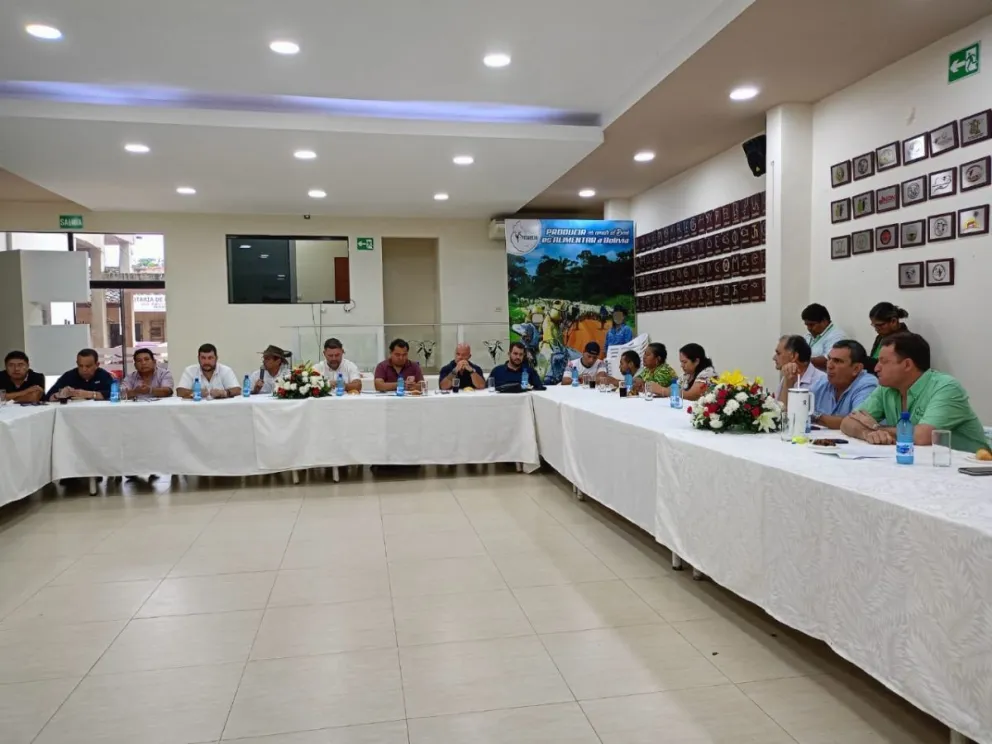 Industriales, CAO,  y gremiales reunidos el 7 de marzo, decidieron marchar el 18 de marzo en contra de la disposición adicional séptima del PGE 2025. Foto: CAO