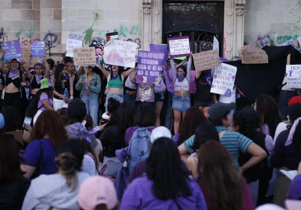 Mujeres de diferentes colectivos feministas protestan en la ciudad de Pachuca estado de Hidalgo (México). Foto: EFE