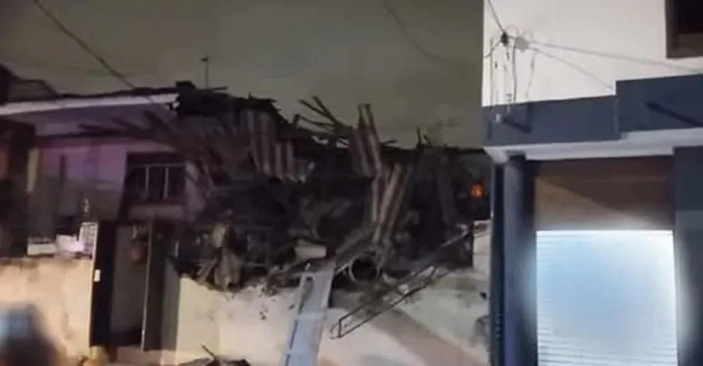 Una vista de cómo quedó la vivienda luego de la explosión. Foto: captura del Facebook de Punto Aparte