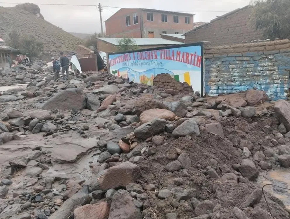El desborde del río Mayu en Colcha K ha causado el colapso viviendas. Foto: RKC