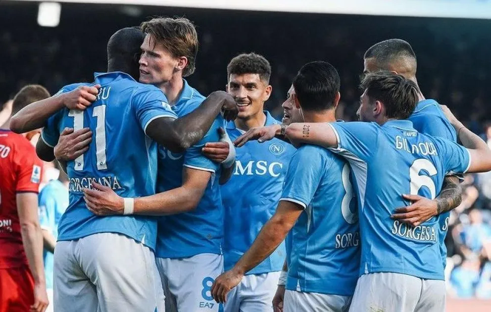 Jugadores del Nápoles celebran su victoria sobre la Fiorentina en la Serie A de Italia. Foto: SSC Napoli