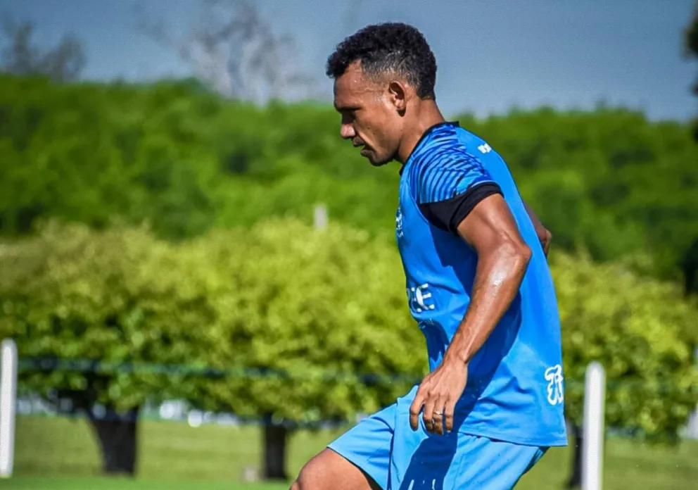 El venezolano Arquímedes Figuera en un entrenamiento en el celeste cruceño. Foto: club Blooming