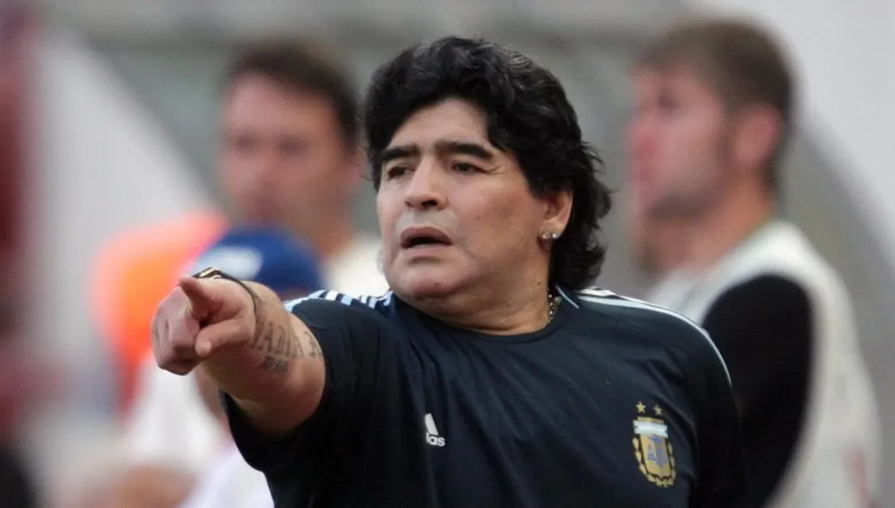 Diego Maradona cuando dirigía a la selección argentina. Foto: EFE.