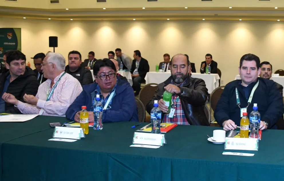 Presidentes de los clubes de la División Profesional en una reunión anterior. Foto: FBF