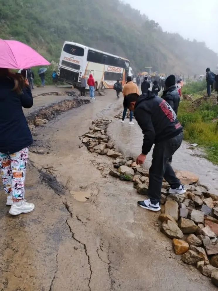 Llavini, carretera Cochabamba - Oruro, afectada por deslizamientos. Foto: Altura Multimedia