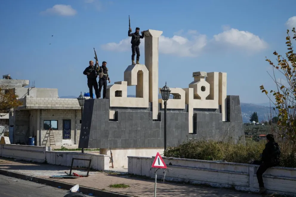 Personal de seguridad sirio en Qardaha este 10 de marzo. Foto: EFE