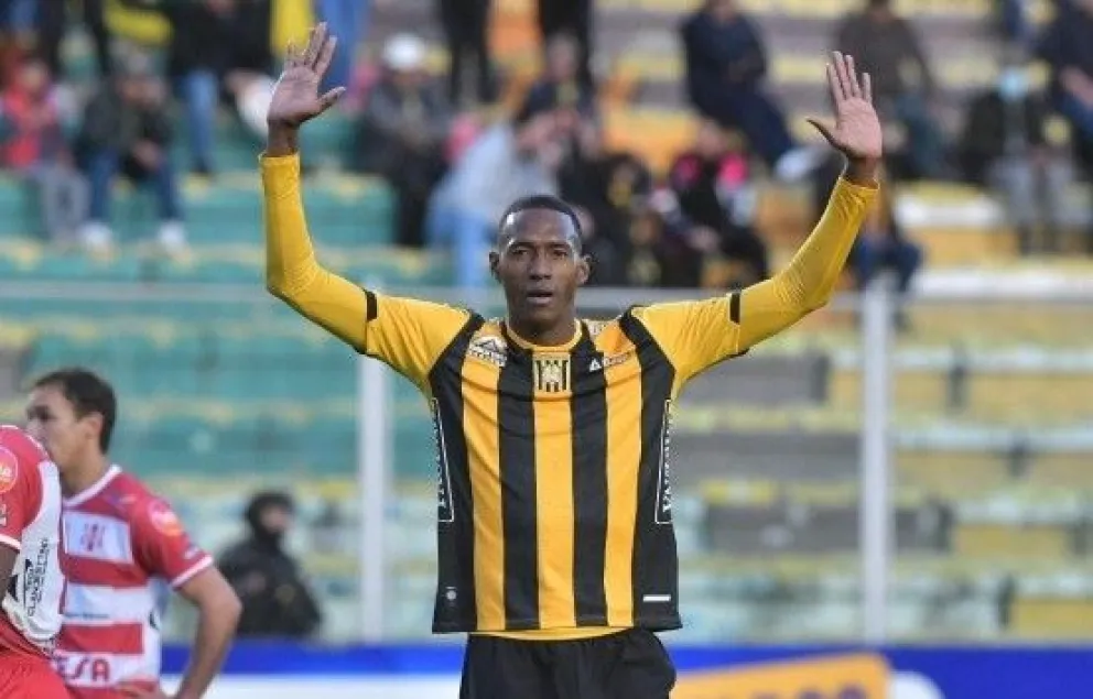 Abdiel Ayarza celebra uno de los goles que marcó para The Strongest en la temporada 2024. Foto: APG