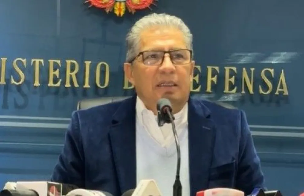 Edmundo Novillo, ministro de Defensa, brinda conferencia de prensa. Foto: captura