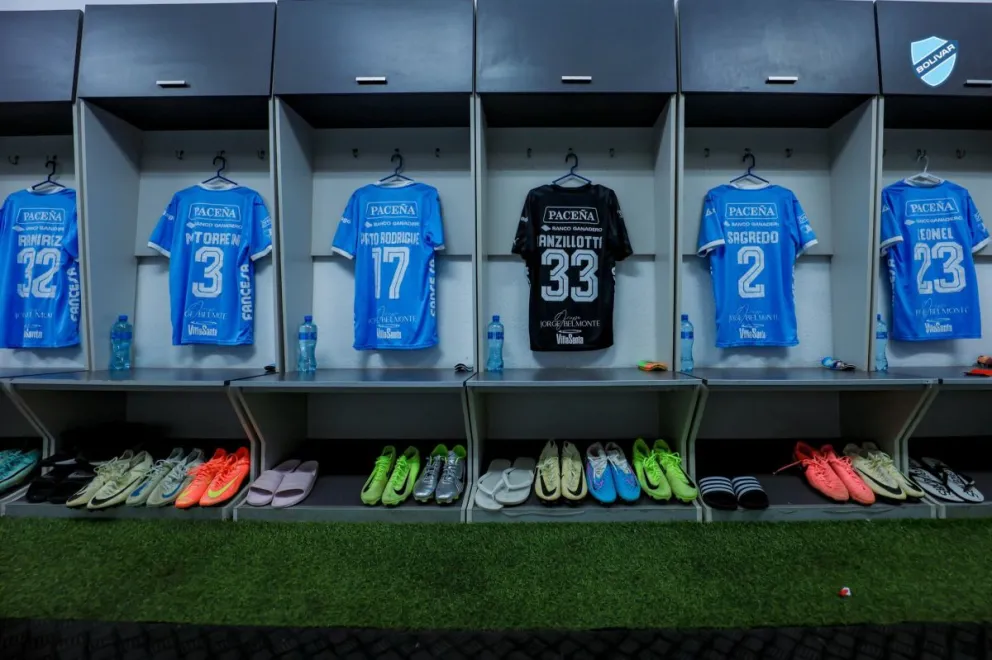 Las camisetas actuales de la Academia. Foto: Club Bolívar.