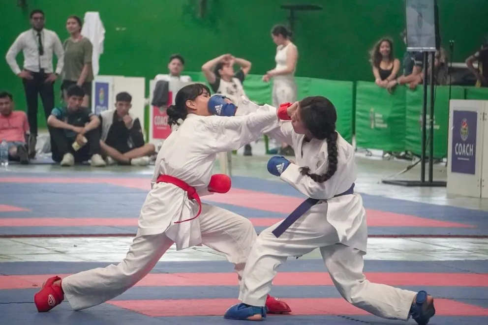 Dos karatecas en pleno combate. Foto: Feboka.