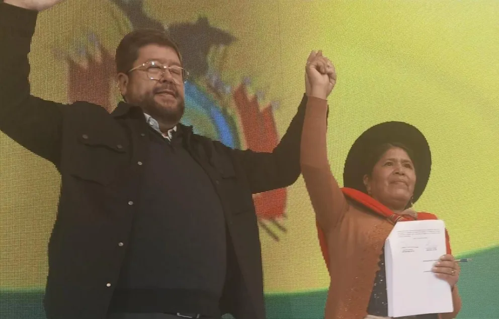 Samuel Doria Medina y Toribia Lero, tras sellar el acuerdo político con miras a las elecciones generales de agosto. Foto: Samuel Doria Medina