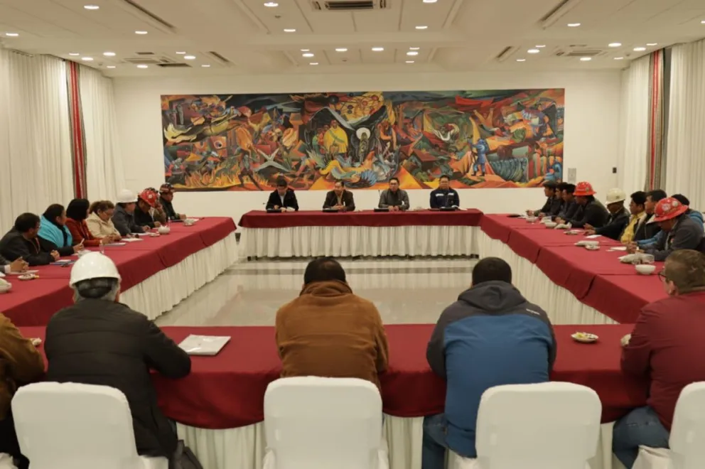 El presidente Arce se reúne con representantes de la Central Obrera Boliviana, este jueves. Foto: APG  
