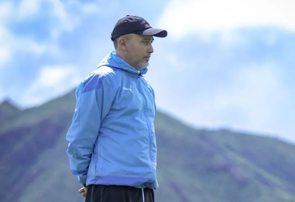 El DT celeste en un anterior entrenamiento en Ananta. Foto: Flavio Robatto.