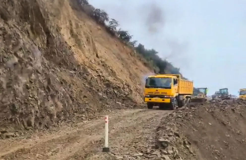 Los trabajos que se realizan en Llavini para habilitar parte de la vía. Foto: ABC