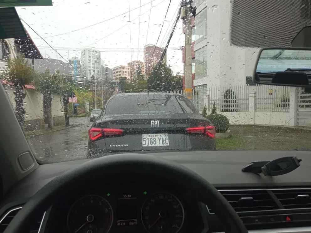 Vista de una fila desde el asiento del conductor. FOTO: Facebook