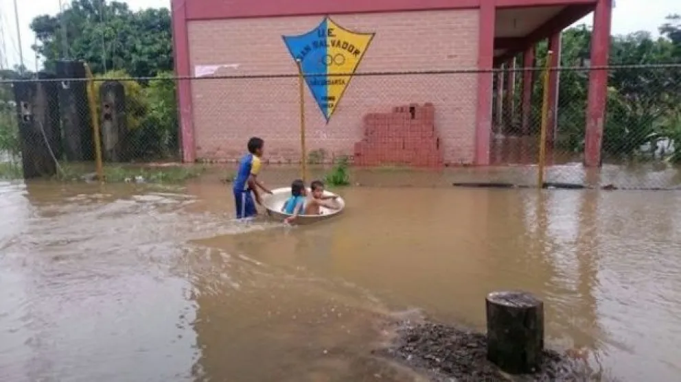 Escuela inundada en el oriente boliviana. FOTO: Eju TV