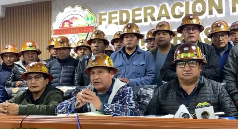 Cooperativistas de Fencomin, en rueda de prensa, la noche de este viernes. Foto: Captura de video