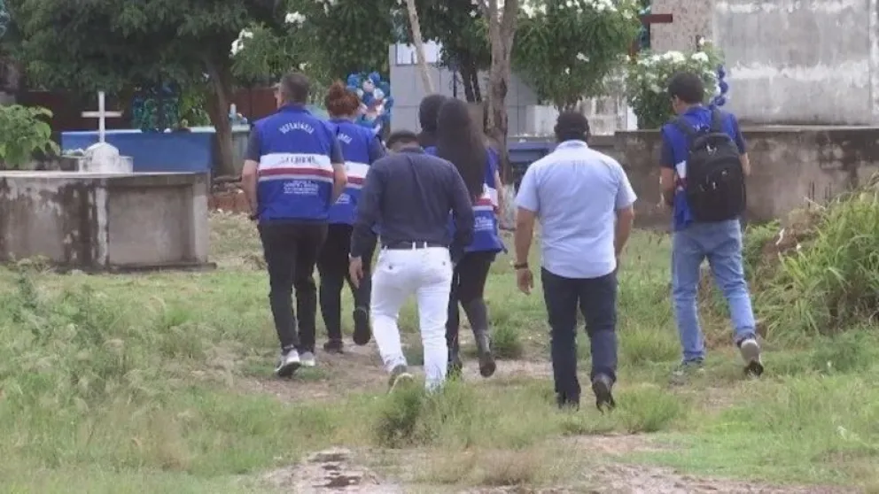 El personal de la Policía y Fiscalía en la reconstrucción de los hechos. FOTO: Red Uno