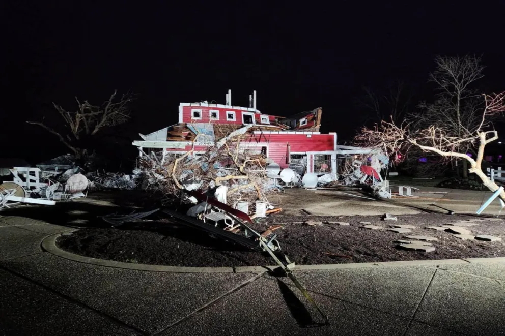 Una vivienda afectada por el paso de un tornado en el condado Franklin, Misuri (EE.UU.). Foto: EFE