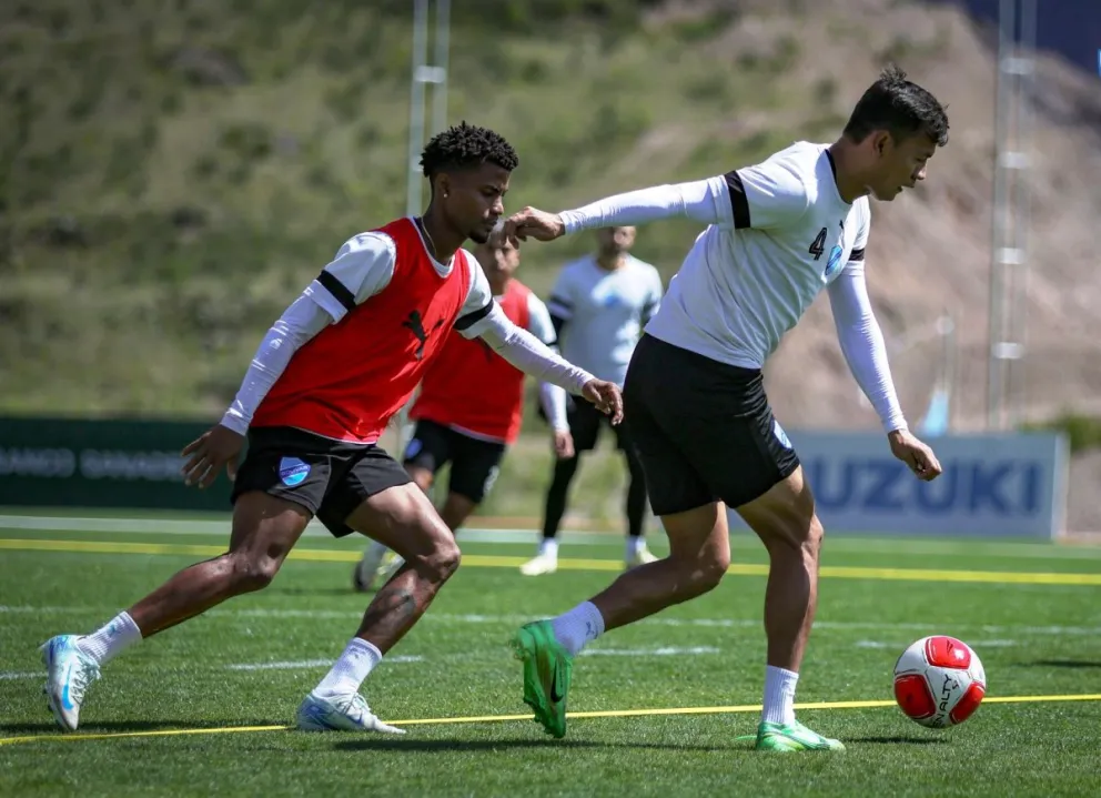Dorny Romero y Jesús Sagredo en el cierre de prácticas de los bolivaristas. Foto. CB