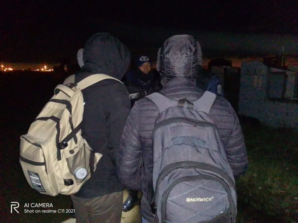 Los tres sospechosos fueron llevados hasta la Felcc de El Alto. Foto: GAMEA