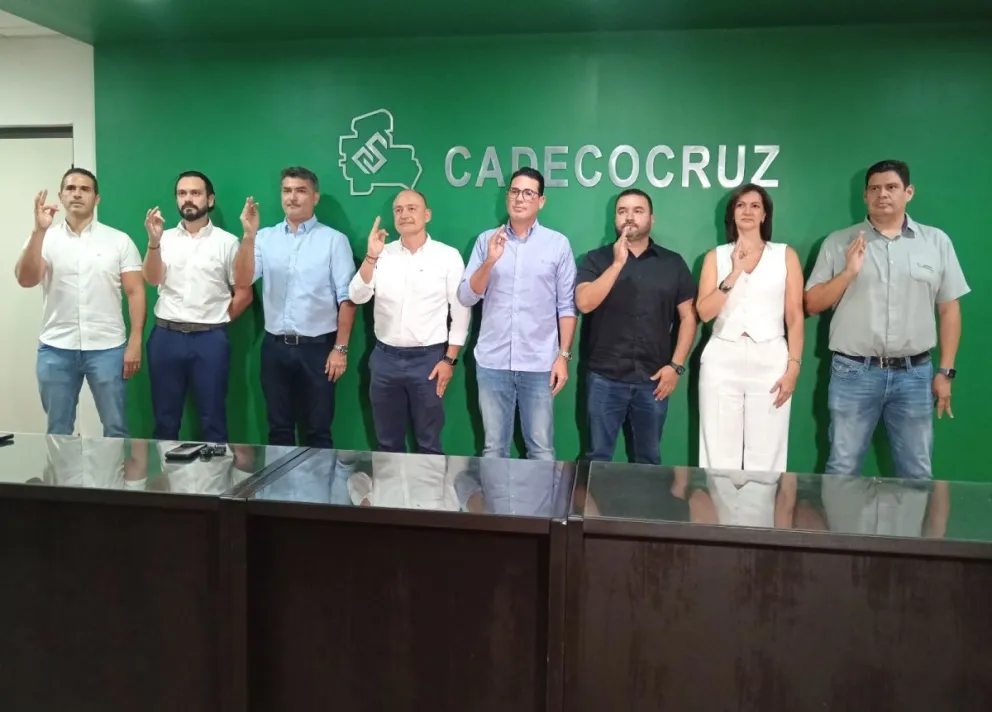El directorio de Cadecocruz para la gestión 2025-2026 jura luego de su posesión . Foto: Cadecocruz