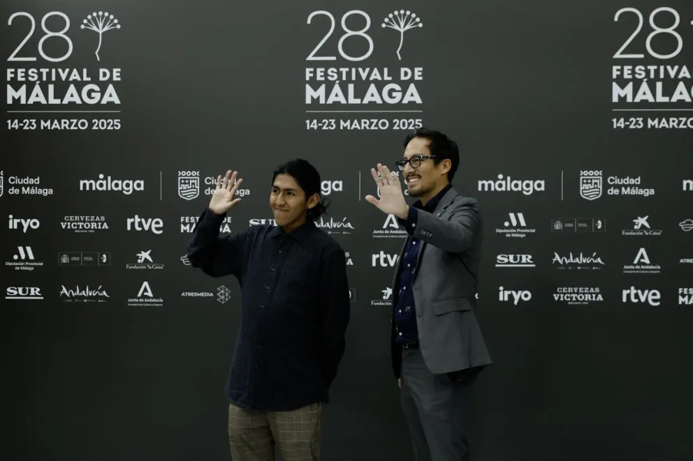 Los bolivianos Franklin Aro (i), actor, y Álvaro Manzano, cineasta y productor, en Málaga. Foto: EFE