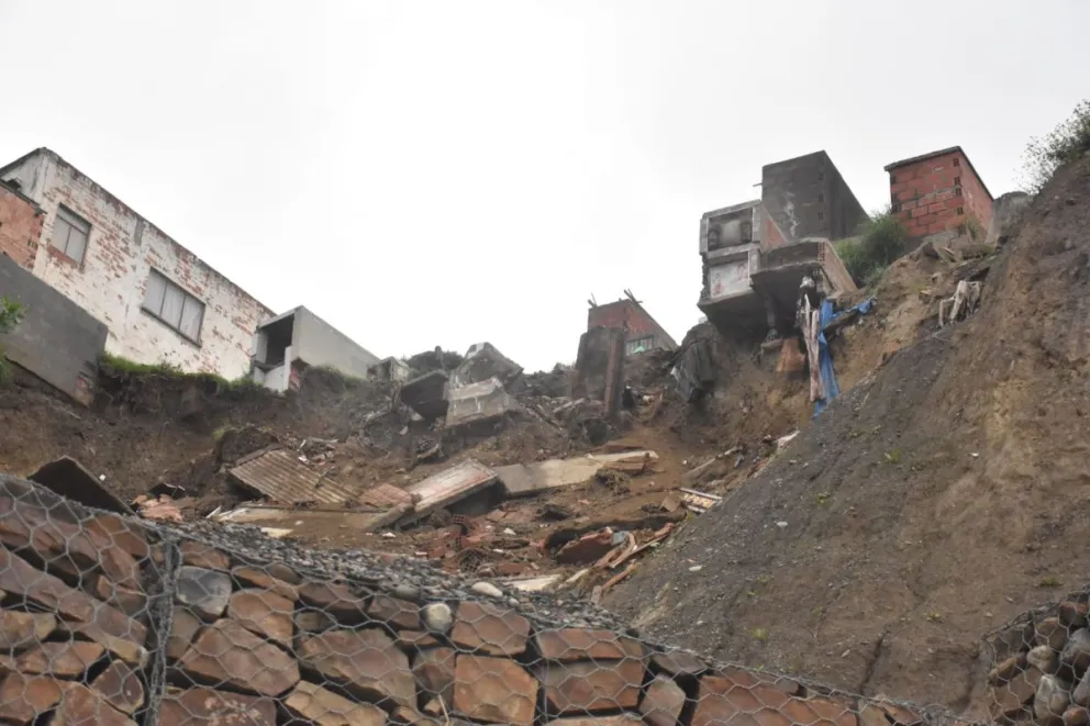 Las tumbas destruidas en el cementerio de Ovejuyo. Foto: GAMLP