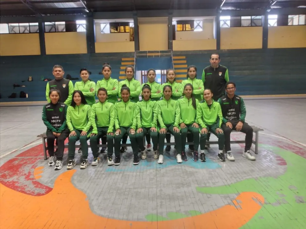 El plantel nacional que se entrena para la Copa América. Foto: Comisión de Futsal Bolivia.
