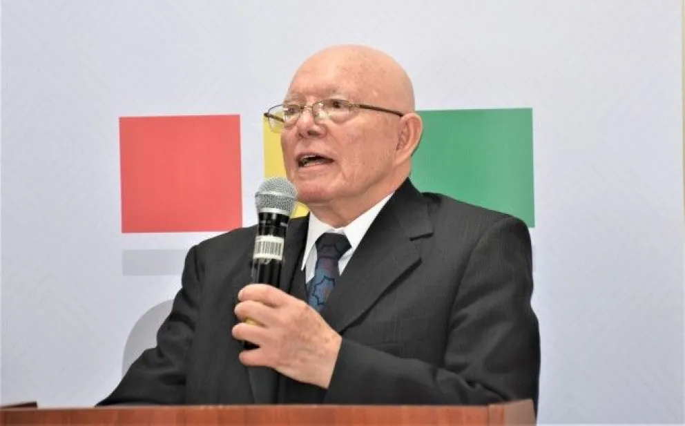 Óscar Hassenteufel en una conferencia de prensa. Foto: Archivo