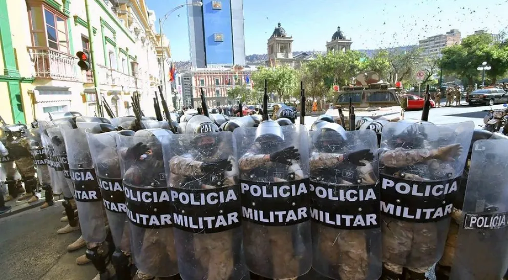 Militares formados frente a Palacio Quemado, el 26 de junio de 2024. Foto: APG