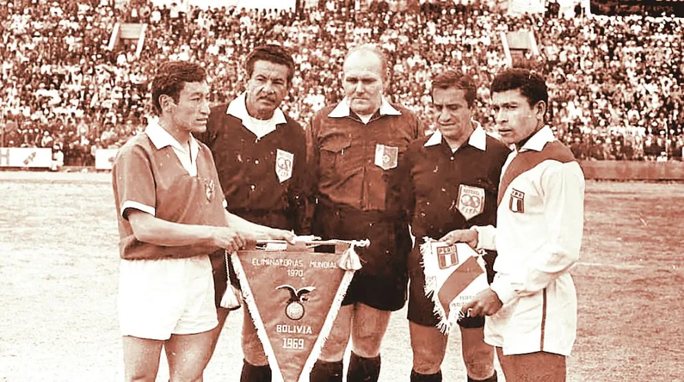 Blacut y Chumpitaz, duelo de capitanes en la Eliminatoria de 1969. Foto: CJM