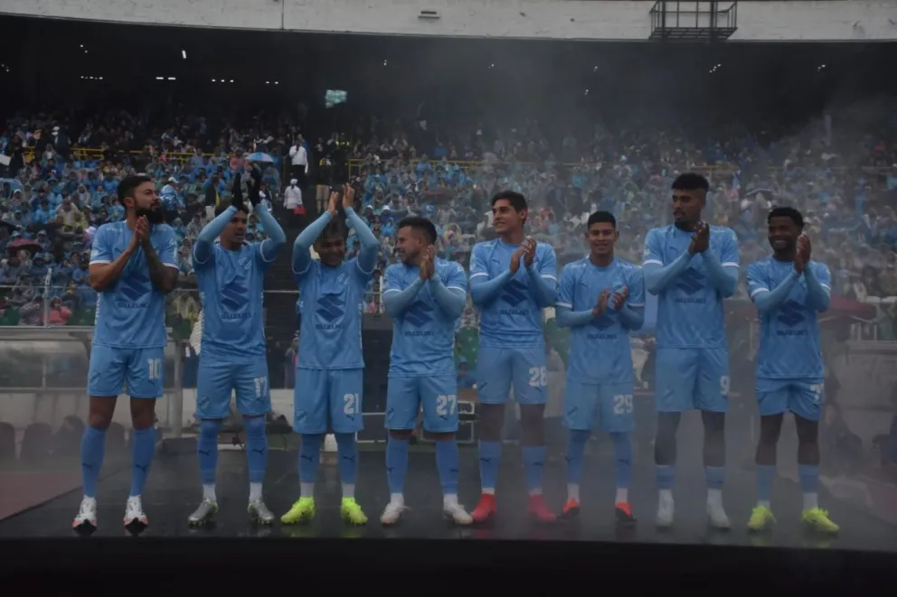 Algunos jugadores de Bolívar en la presentación del plantel 2025. Foto: Agencia Marka Registrada.