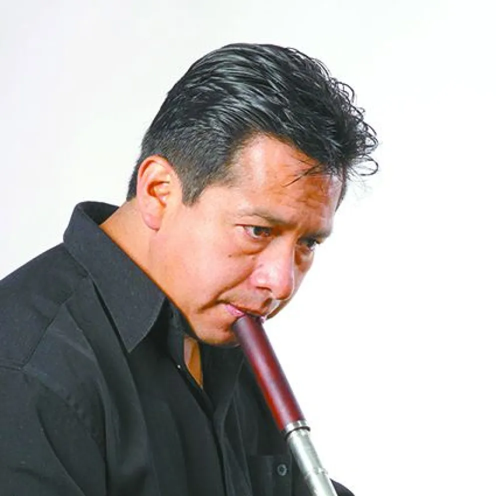 Josué Córdova toca la quena, su principal instrumento en su carrera. FOTO: Facebook de Josué Córdova