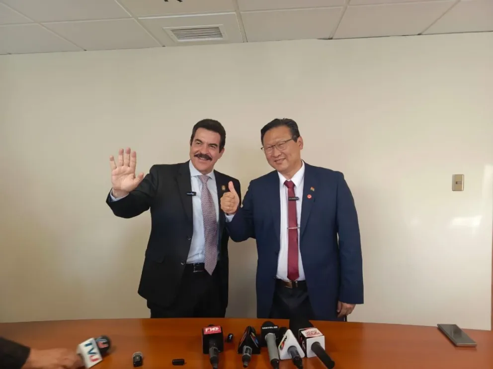 Los candidatos a la presidencia sellaron alianzas la tarde de este martes. Foto: CTV