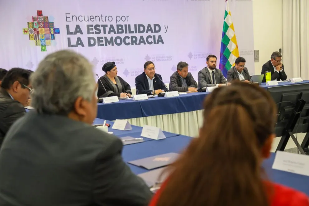 La reunión en la Casa Grande del Pueblo. Foto: Facebook Luis Arce