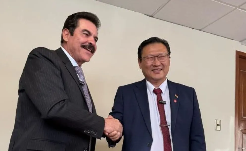 Reyes Villa y Chi sellaron alianza el martes 18 de marzo, tras un encuentro convocado por el gobierno. Foto: Archivo