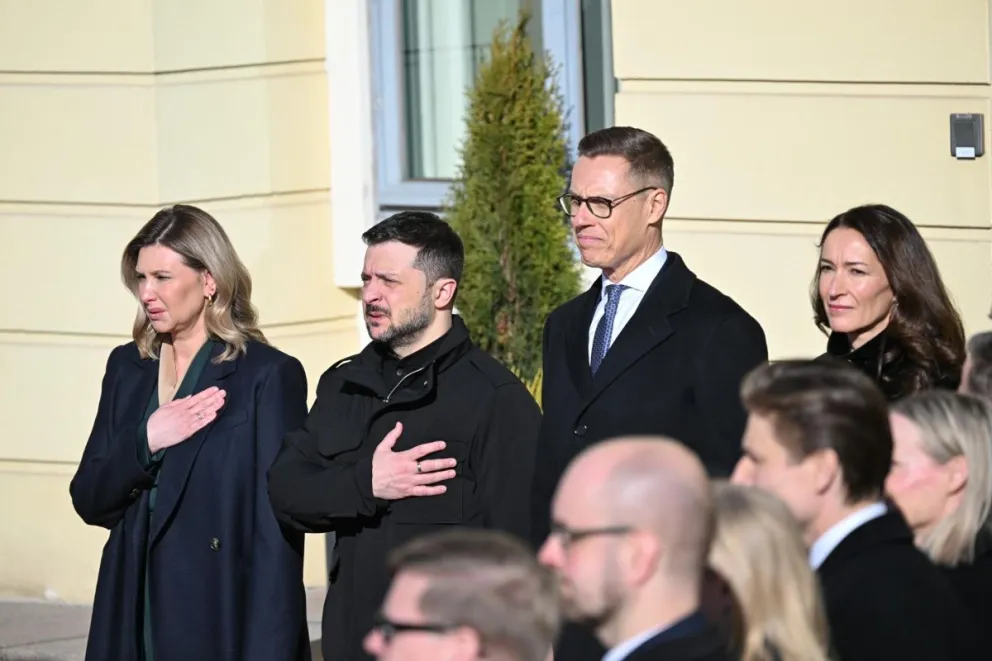 Zelenski, su esposa, Olena Zelenska, su homólogo finlandés, Alexander Stubb, y su esposa, Suzanne Innes-Stubb. Foto: EFE