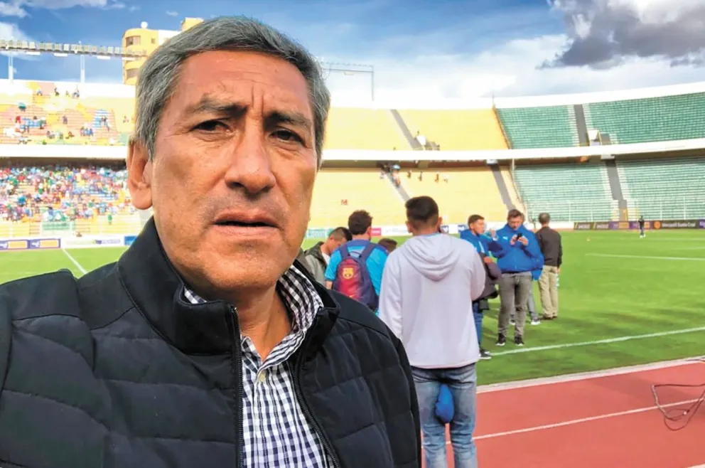 Tito Montaño en una visita anterior al estadio Hernando Siles. Foto: TRM
