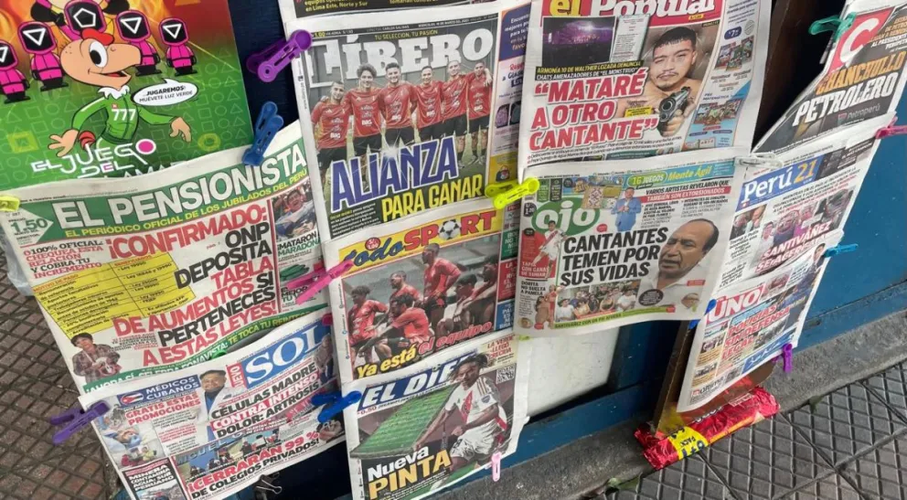 Portadas de los periódicos de Lima de este miércoles. Foto: Jorge Asturizaga.